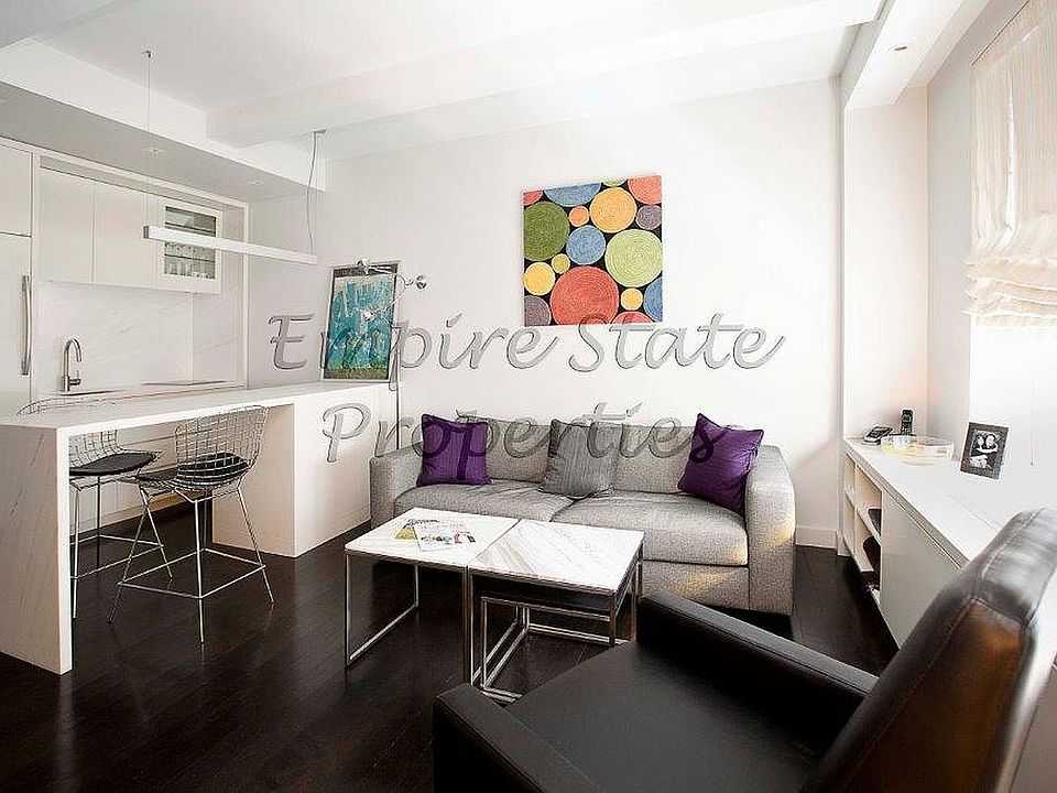 1st image of 150 W 51st St APT 1033