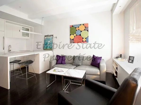 150 W 51st St APT 1033, New York, NY 10019