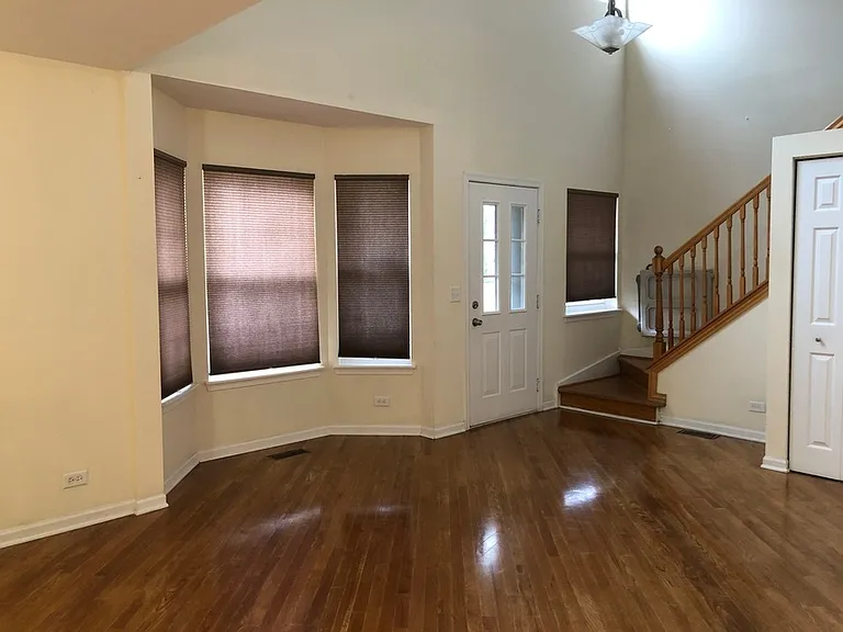 611 Arrowwood Ct — Photo 2