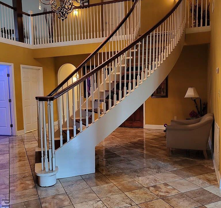 1st image of 18 Leann Dr