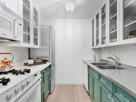 2nd image of 111 W 67th St APT 43B