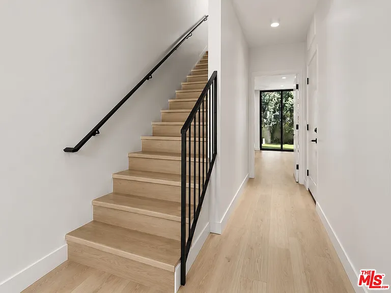 428 Arnaz Dr — Photo 9