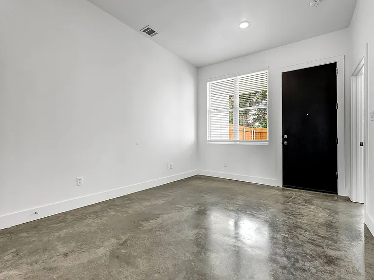 211 Lynn Dr — Photo 14
