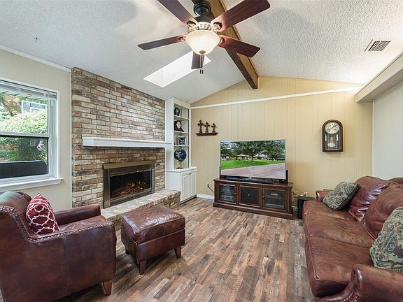4th image of 2127 Southmoor Dr