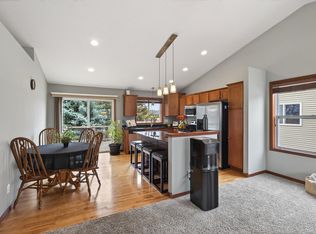 216 Arabian Ave W, Shakopee, MN 55379