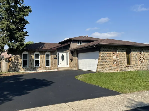 710 E 194th St, Glenwood, IL 60425