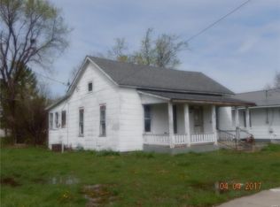 611 S Front St, Ramsey, IL 62080