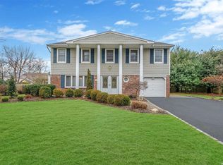 45 Dorchester Rd, Smithtown, NY 11787