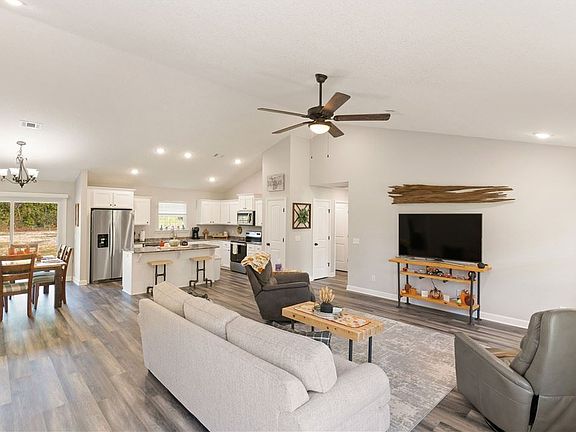 4th image of 415 Heritage Cir