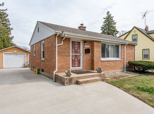 905 Glenwood Ave, Waukegan, IL 60085