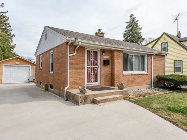 905 Glenwood Ave, Waukegan, IL 60085