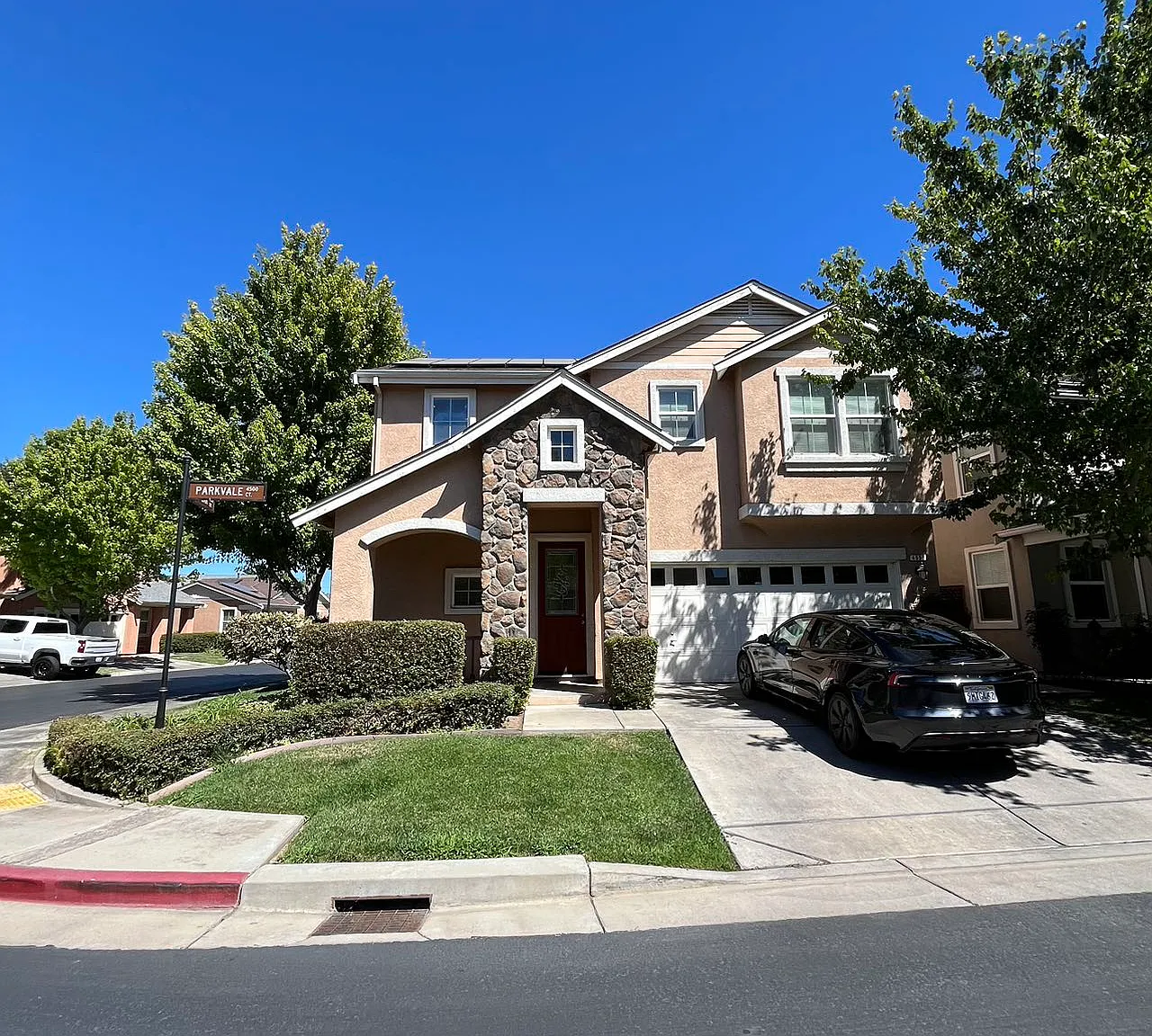 4 bed, 2.5 bath, 1717 sqft, $2,500 — Photo 1