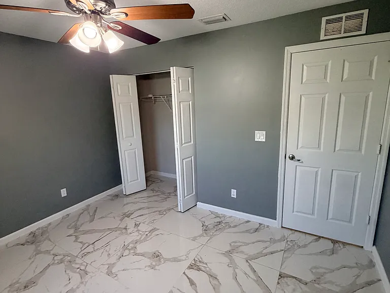 142 NW Dorchester St — Photo 11