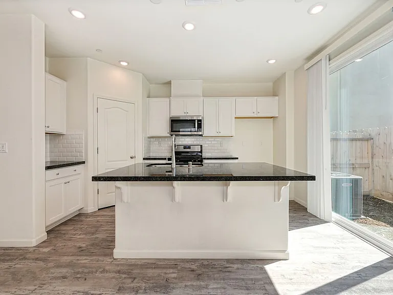 3209 Sunny Gate Ln — Photo 15