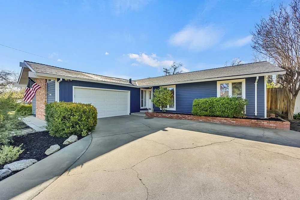 1704 Russell Way photo 1