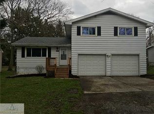 826 Maycroft Rd, Lansing, MI 48917