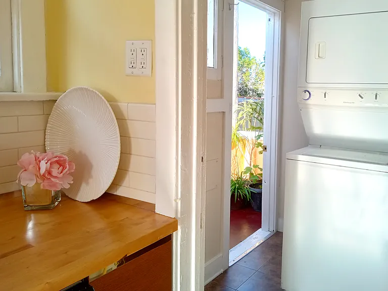 1070 S Cloverdale Ave #2B — Photo 19