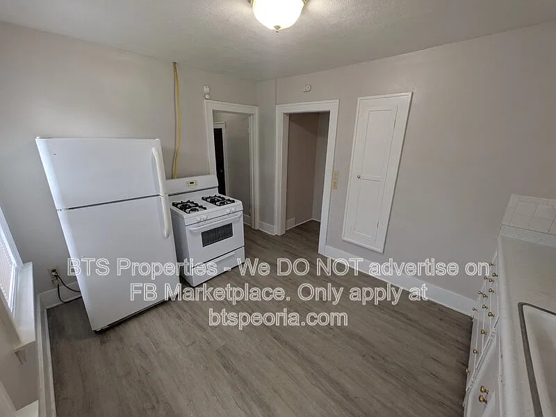 2 bed, 1.0 bath, $1,100 — Photo 3