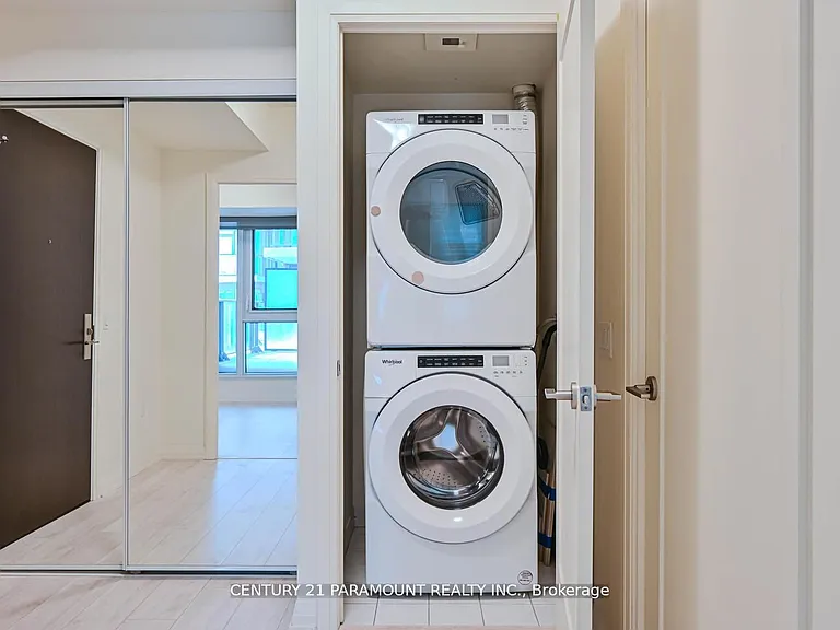 9000 Jane St #220 — Photo 11