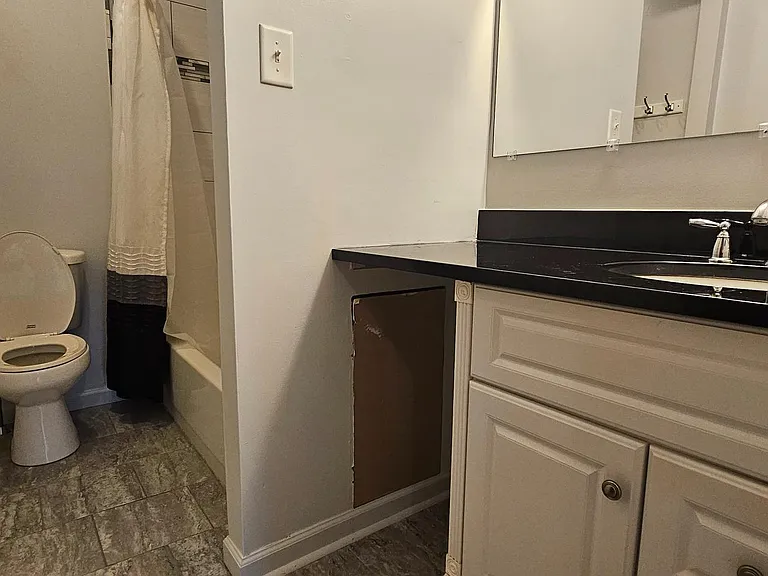 224 Yardley Ct — Photo 12