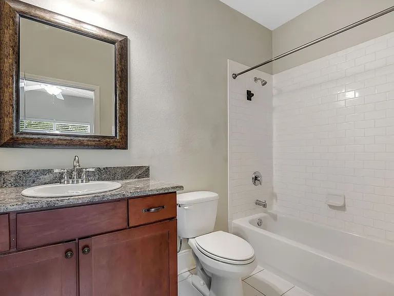 382 E Bradford Rd — Photo 18