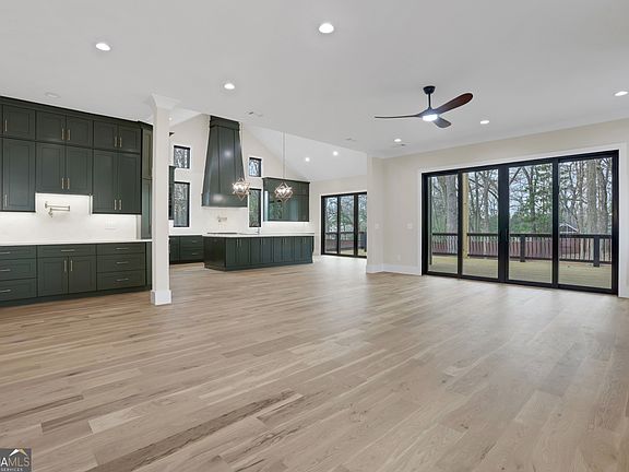 3rd image of 990 Sycamore Dr