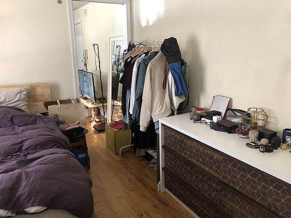 5th image of 928 Pine St