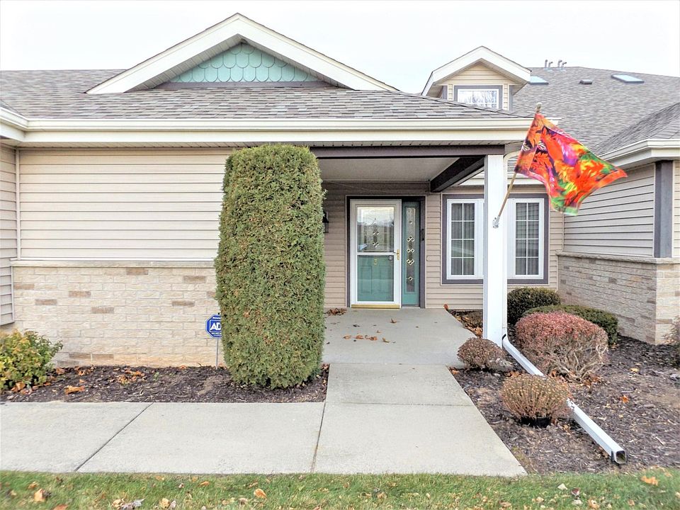 1902 Ravenswood Ln, #3, Manitowoc, WI
