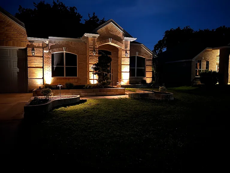 2204 Windcastle Dr — Photo 4