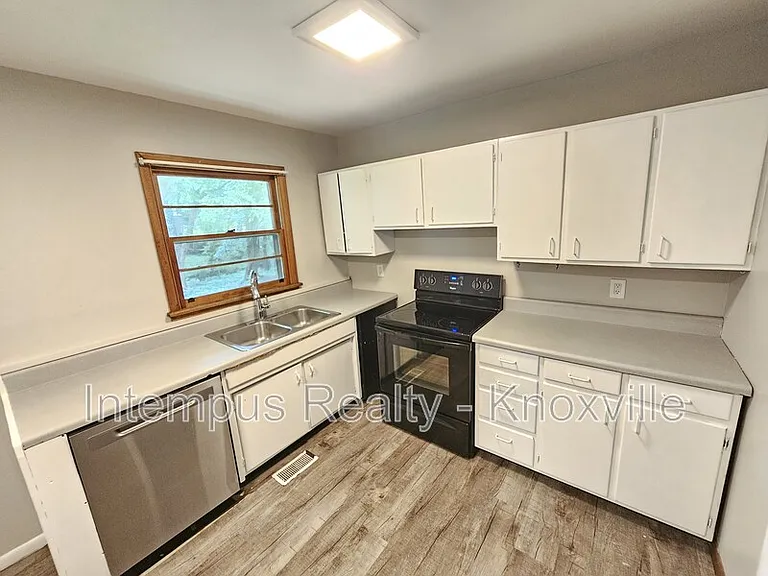 2000 Nandina Dr — Photo 6