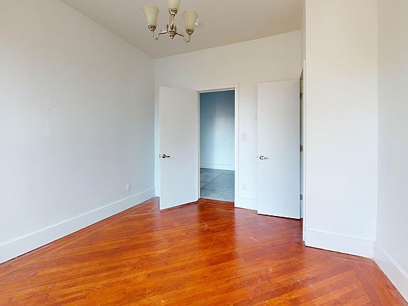 4th image of 401 Macon St #17