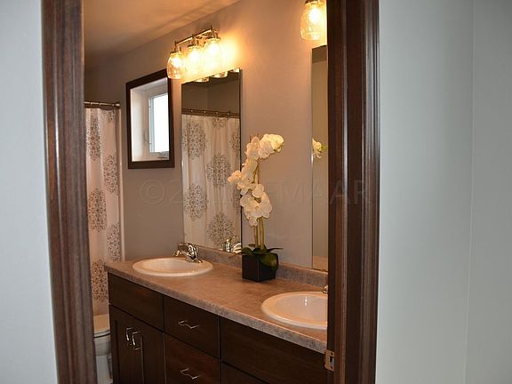 5th image of 802 Albert Dr W