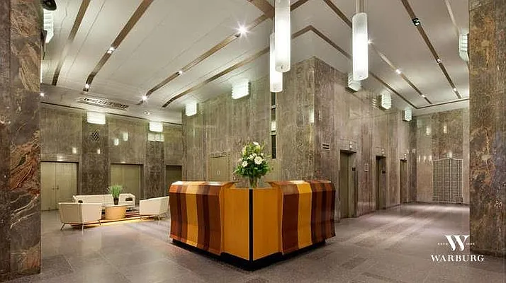 Sold by Warburg | media 9