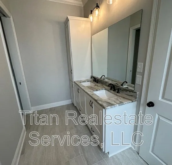 124 Jagged Grove Ln — Photo 9