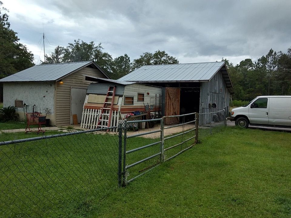 1st image of 821 College Cir