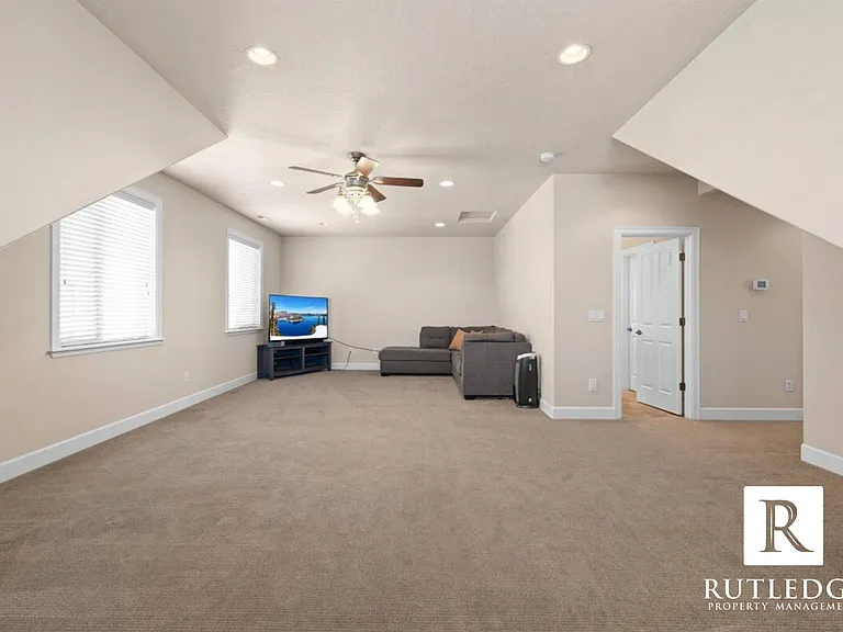 172 Willow Springs Dr — Photo 17