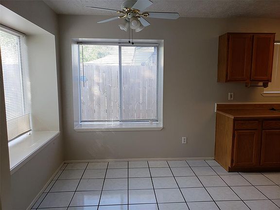 3rd image of 2801 Knoxville Dr