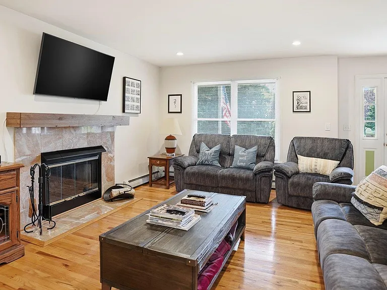 6 W Bay Ave — Photo 11