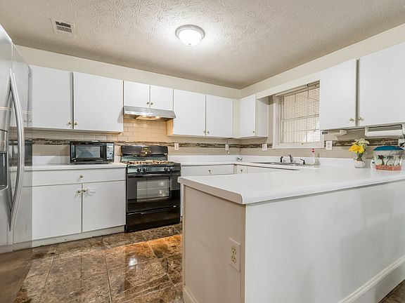 2nd image of 3292 Sentinel Cir