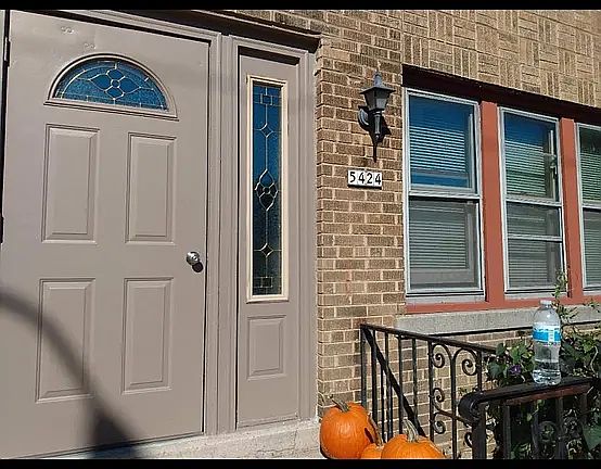 3rd image of 5424 W Burnham St #5