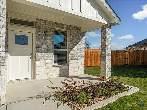3rd image of 111 Logan Ct
