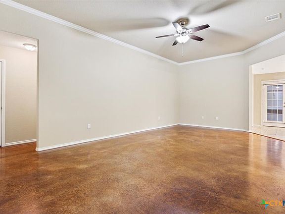 5th image of 806 Aubrey Cir