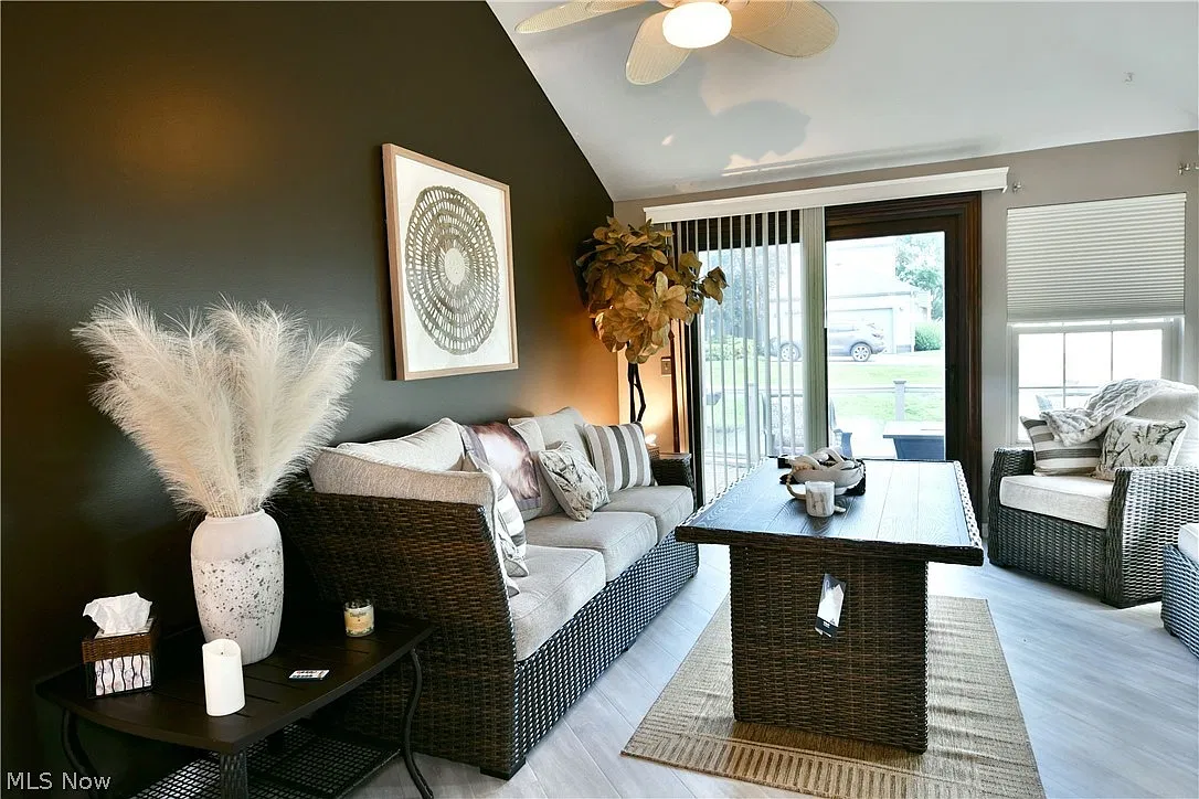 3 bed, 2.5 bath, 1942 sqft, $2,800 — Photo 3