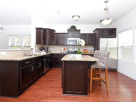 3rd image of 365 Summergate Dr