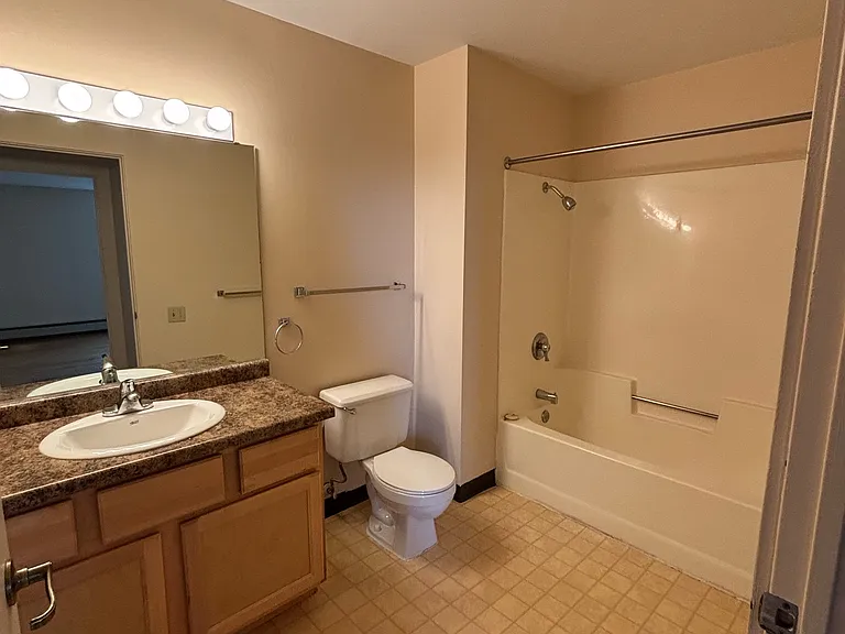 777 Laurel St #105 — Photo 6