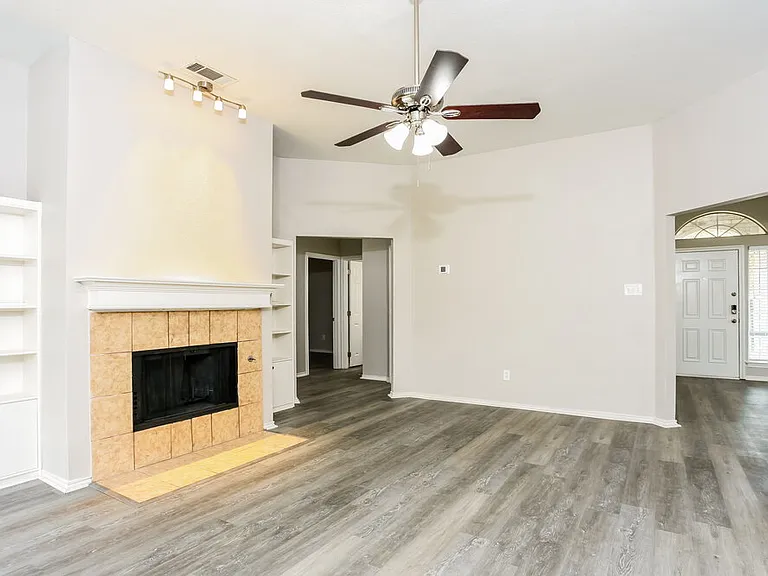 2716 Wild Grove Ln — Photo 5