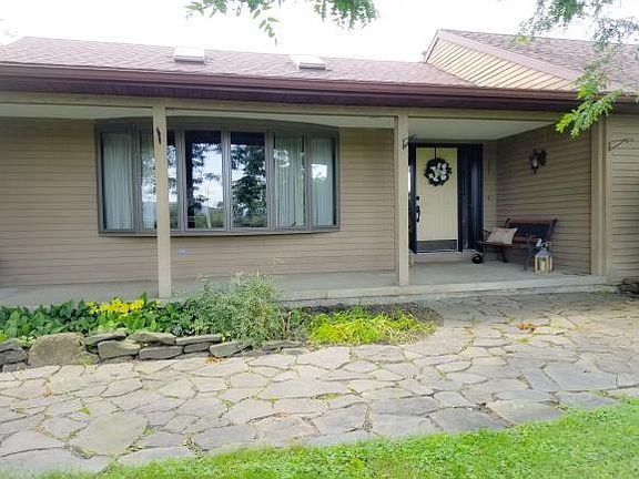3rd image of 157 Sunset Dr