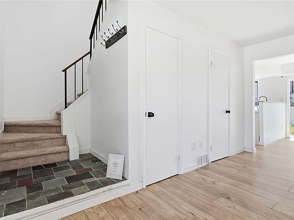 3rd image of 153 Windsorshire Dr