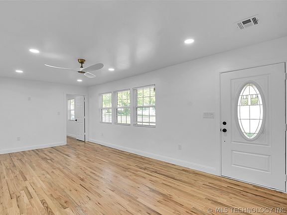4th image of 1509 N Oswego Ave