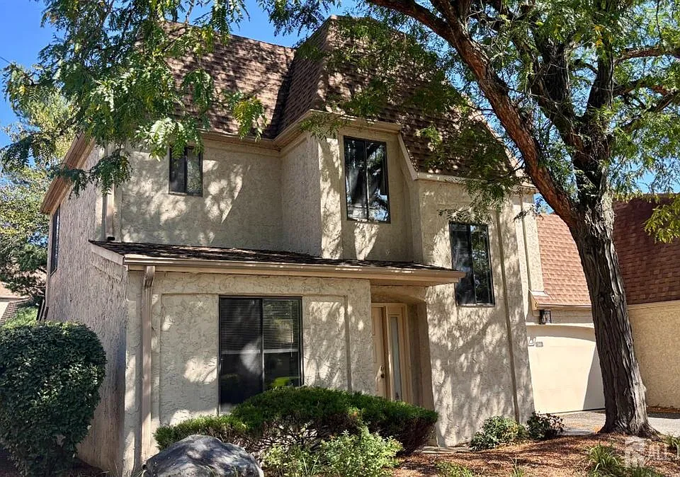 36 Carriage Pl